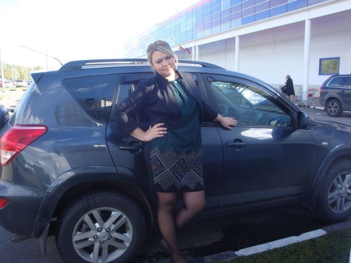 Пятничные девушки в автомобилях (92 фото)