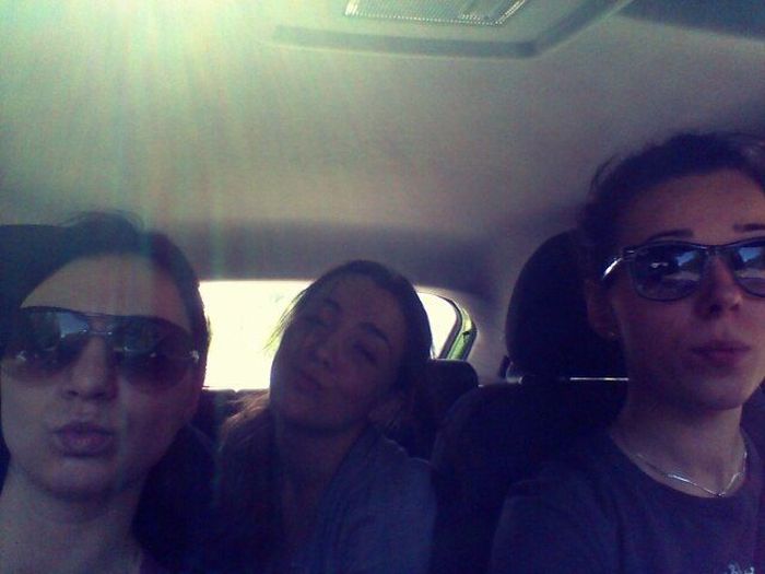 Пятничные девушки в автомобилях (92 фото)