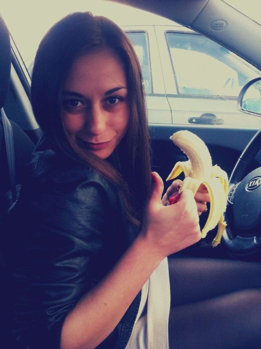 Пятничные девушки в автомобилях (92 фото)