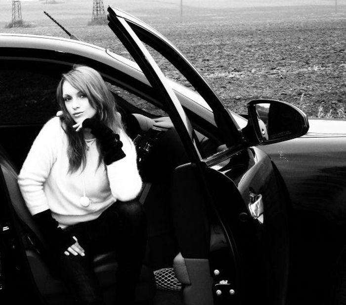 Пятничные девушки в автомобилях (92 фото)