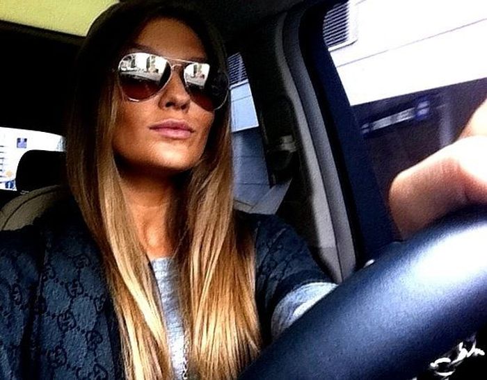 Пятничные девушки в автомобилях (92 фото)