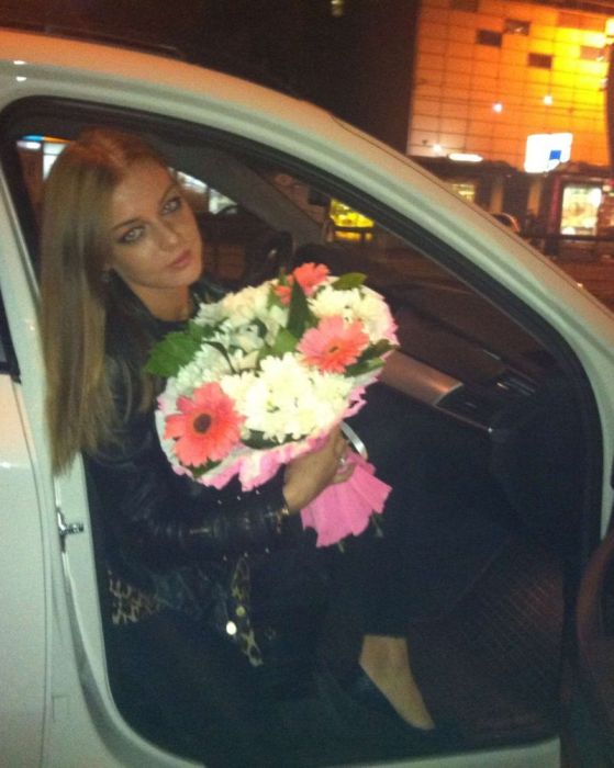 Пятничные девушки в автомобилях (92 фото)