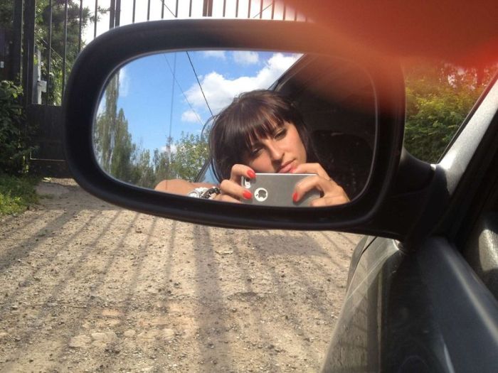 Пятничные девушки в автомобилях (92 фото)
