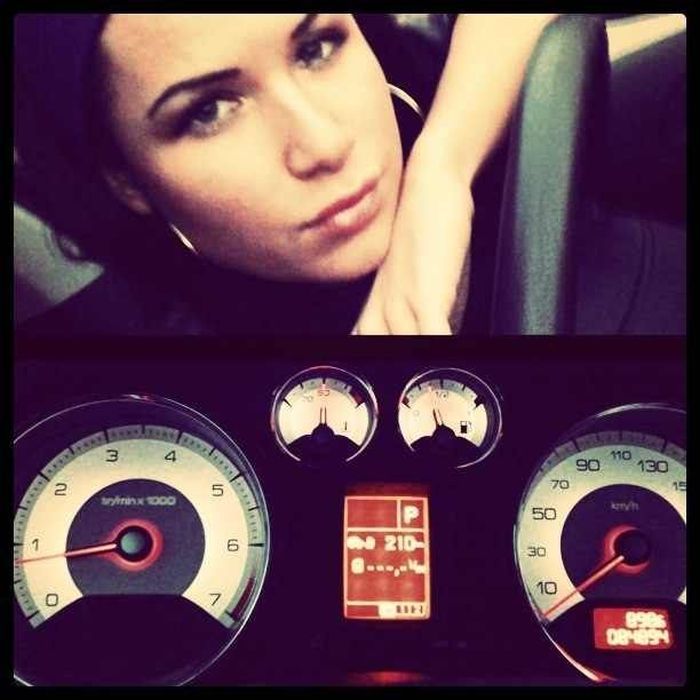 Пятничные девушки в автомобилях (92 фото)