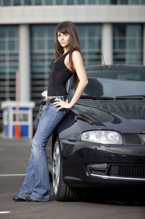 Пятничные девушки в автомобилях (92 фото)