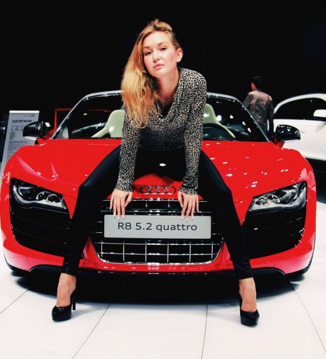 Пятничные девушки в автомобилях (92 фото)