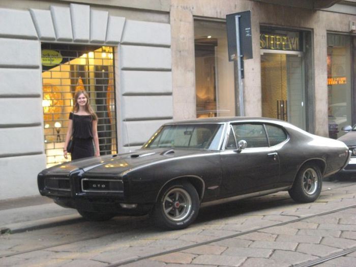 Пятничные девушки в автомобилях (92 фото)