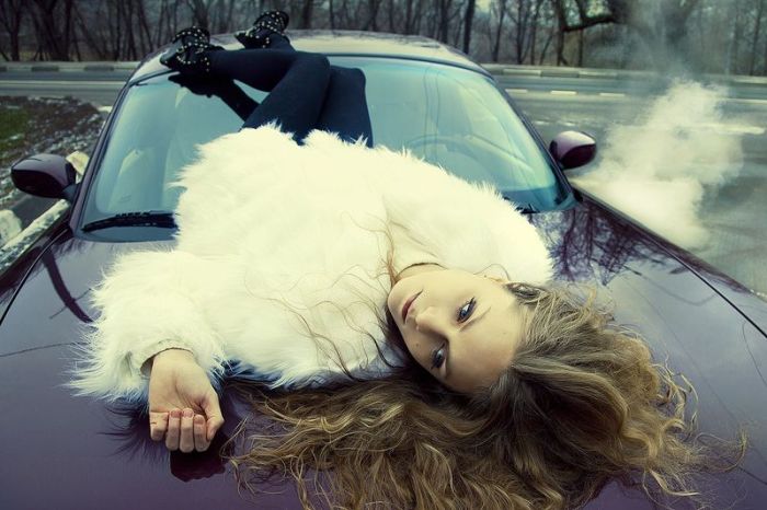 Пятничные девушки в автомобилях (92 фото)