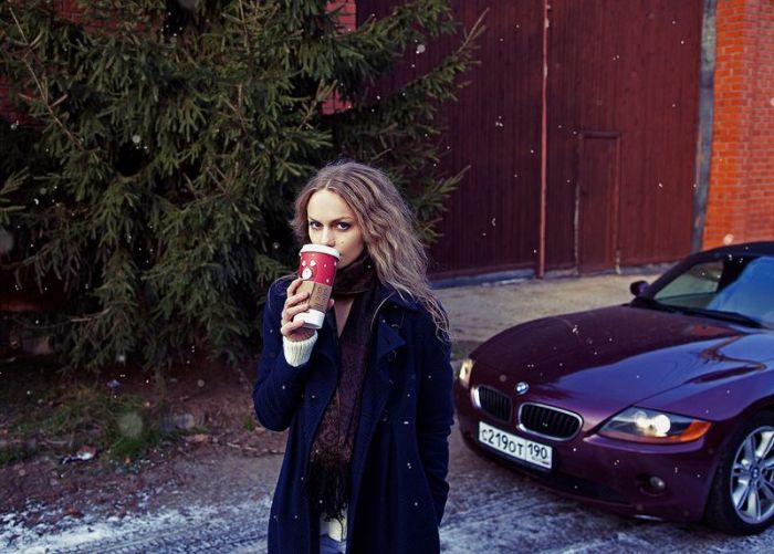 Пятничные девушки в автомобилях (92 фото)