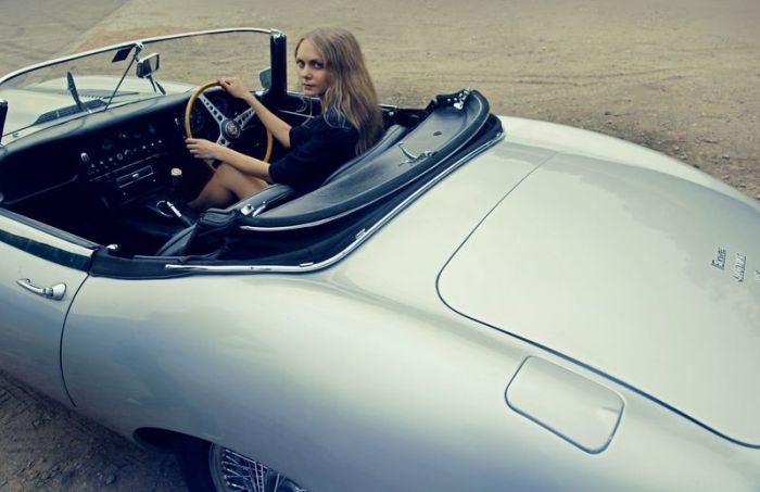 Пятничные девушки в автомобилях (92 фото)