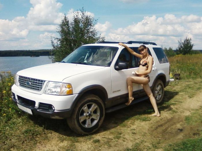 Пятничные девушки в автомобилях (92 фото)