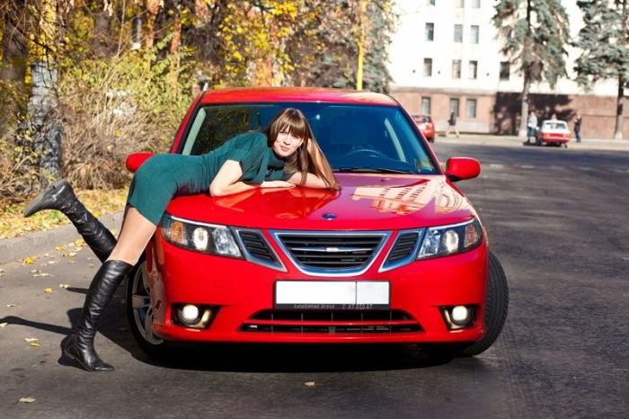 Пятничные девушки в автомобилях (92 фото)