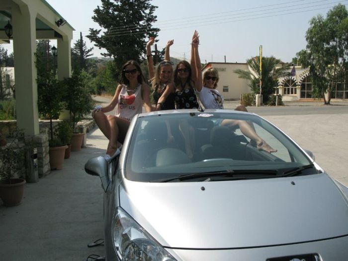 Пятничные девушки в автомобилях (92 фото)