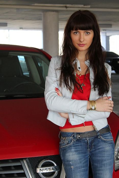 Пятничные девушки в автомобилях (92 фото)