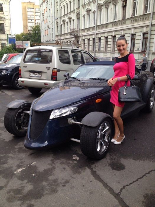 Пятничные девушки в автомобилях (92 фото)