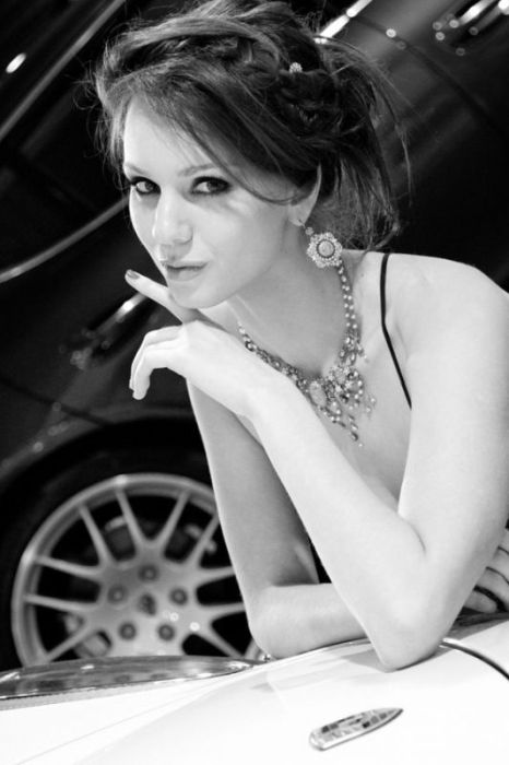 Пятничные девушки в автомобилях (92 фото)