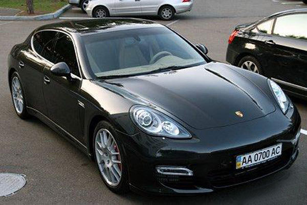 Автомобили известных футболистов