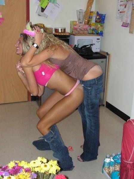 Забавные девушки