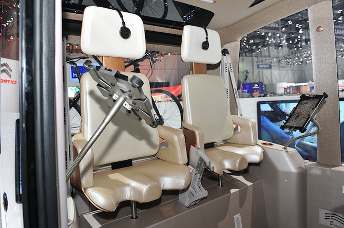 Маленький городской автобус Rinspeed microMAX