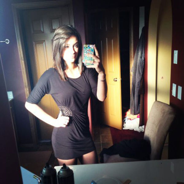 Девушки в обтягивающих платьях (53 фото)