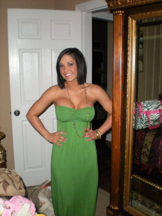 Девушки в обтягивающих платьях (53 фото)