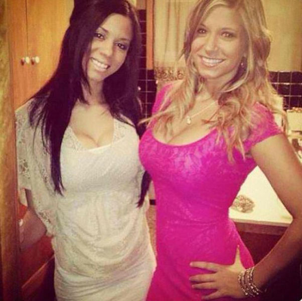 Девушки в обтягивающих платьях (53 фото)