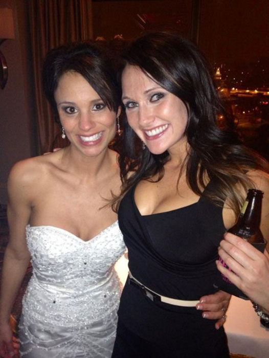 Девушки в обтягивающих платьях (53 фото)