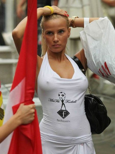 Без лифчика (48 фото)