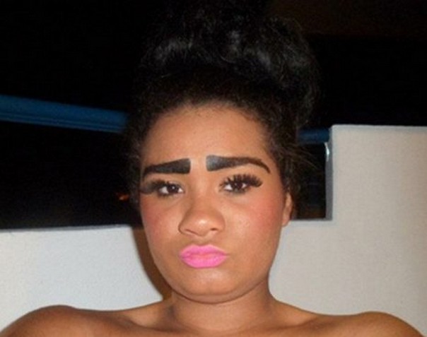 Губки бантиком, бровки домиком