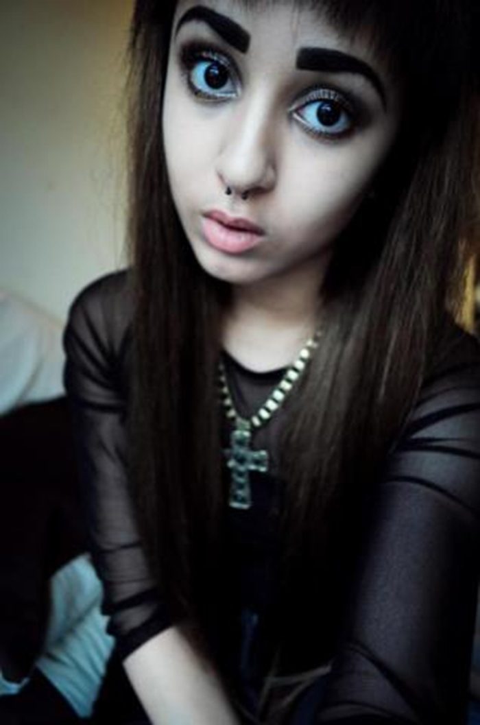 Губки бантиком, бровки домиком