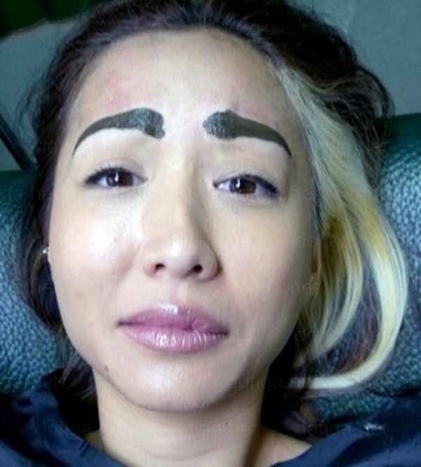 Губки бантиком, бровки домиком