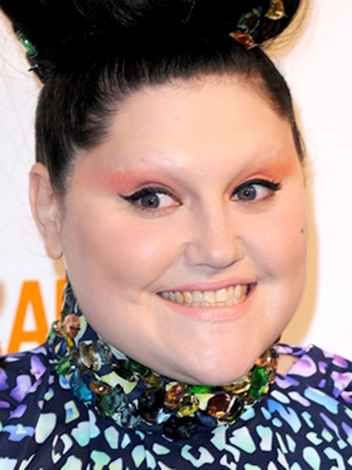 Губки бантиком, бровки домиком