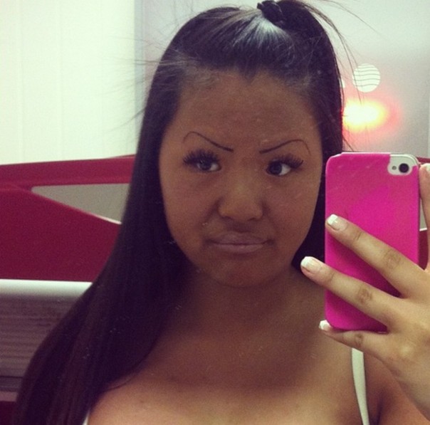 Губки бантиком, бровки домиком