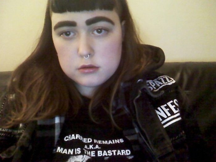 Губки бантиком, бровки домиком