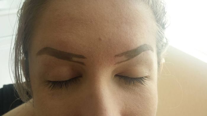 Губки бантиком, бровки домиком