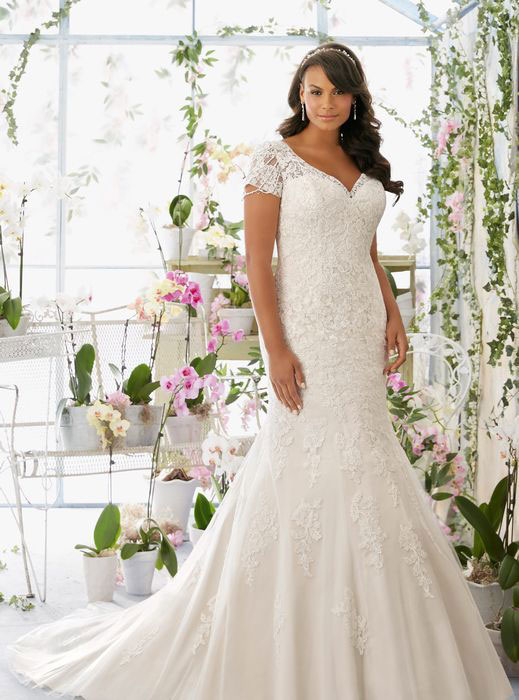 7 самых красивых свадебных платьев для девушек с пышными формами 7 самых красивых свадебных платьев для девушек с пышными формами