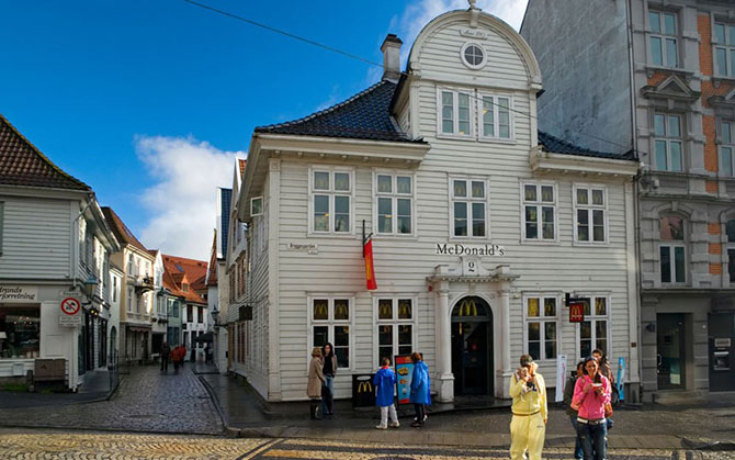 15 самых удивительных ресторанов «Макдоналдс»