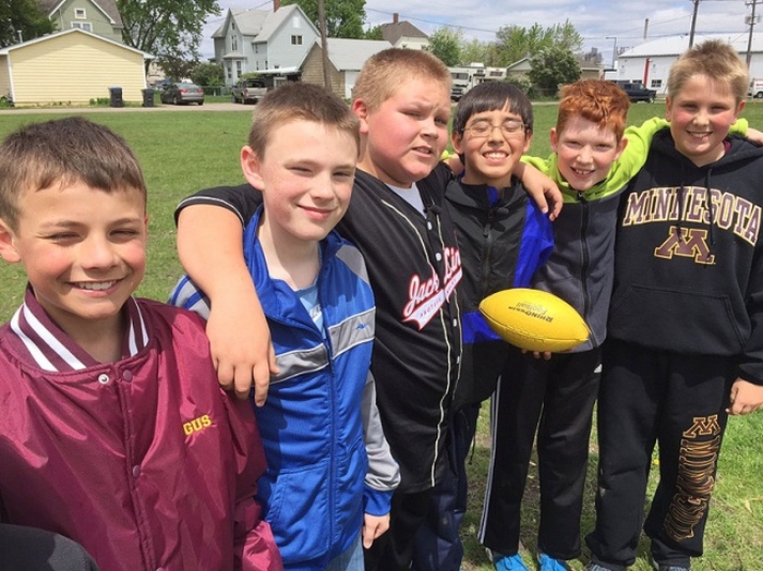 Школьники помогли своему сверстнику, над которым насмехались одноклассники