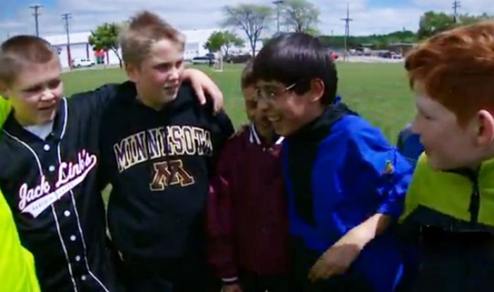 Школьники помогли своему сверстнику, над которым насмехались одноклассники