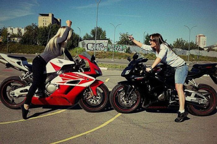Девушки, которые любят мотоциклы