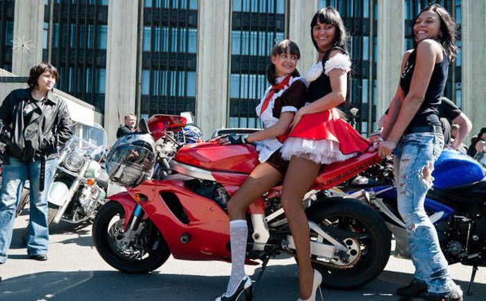 Девушки, которые любят мотоциклы