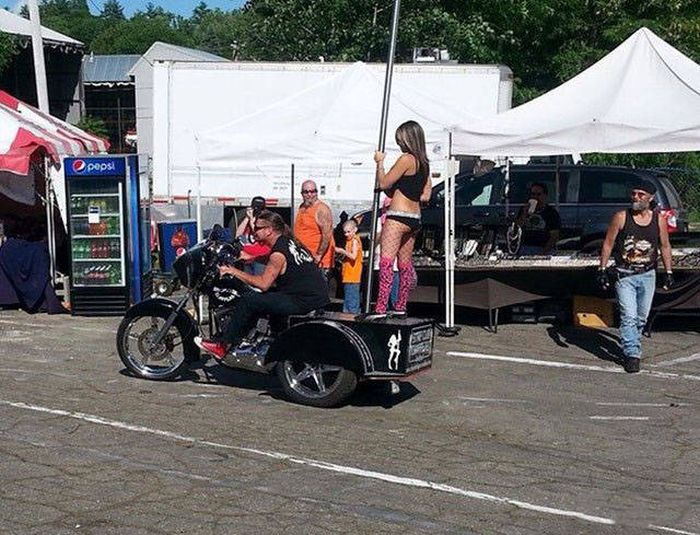 Девушки, которые любят мотоциклы