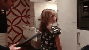 Когда отцов оставляют приглядывать за детьми