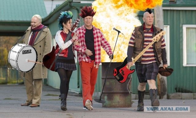 Фотожабы на новый фильм РЭД2