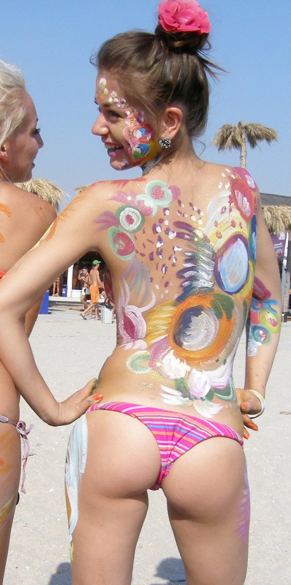 Летние девчонки: минимум одежды, максимум позитива