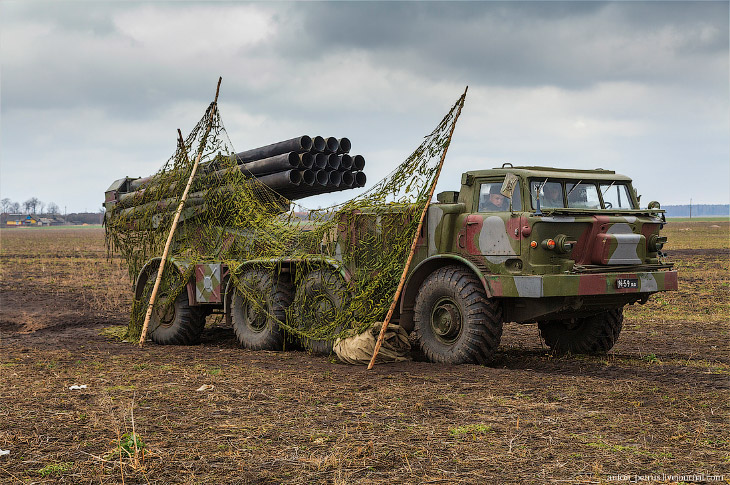 Как стреляют системы залпового огня Град и Ураган