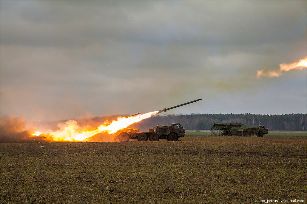 Как стреляют системы залпового огня Град и Ураган