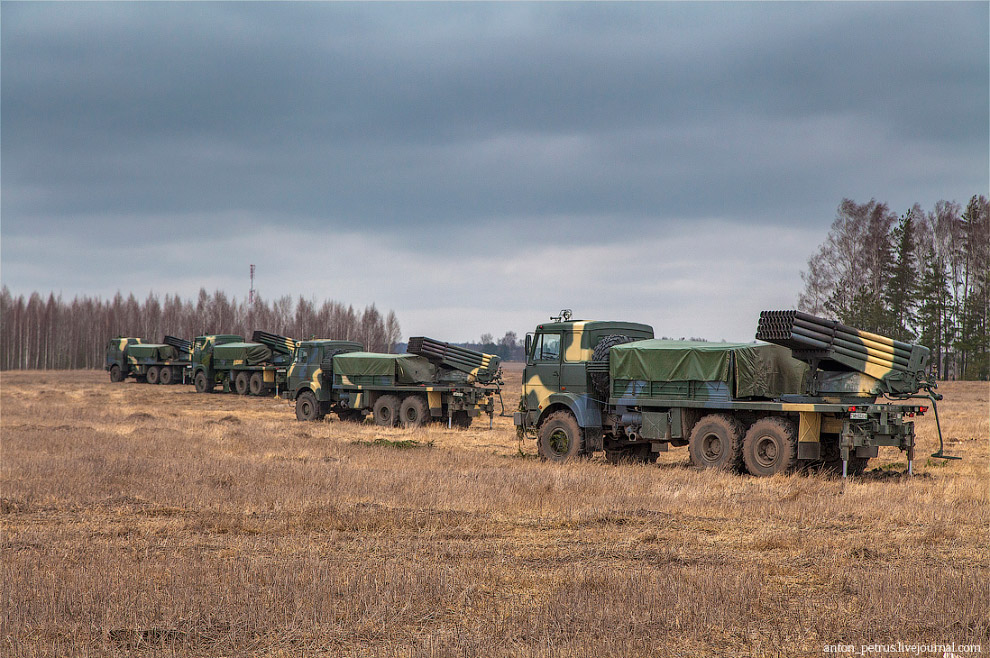 Как стреляют системы залпового огня Град и Ураган