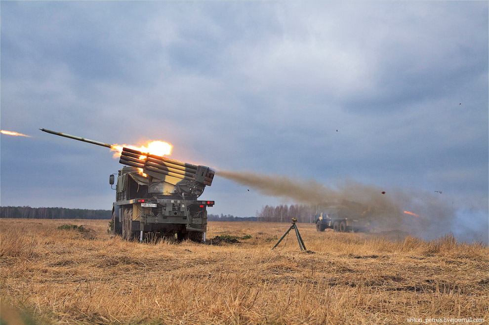Как стреляют системы залпового огня Град и Ураган