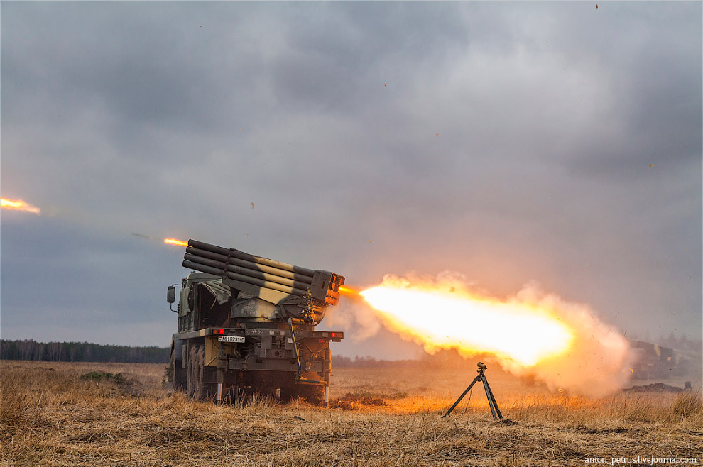 Как стреляют системы залпового огня Град и Ураган